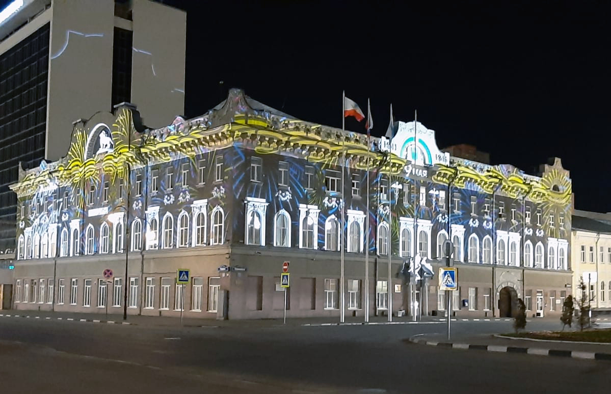 Подсветка здания администрации г. Саратов к празднованию 9 мая 2020 года